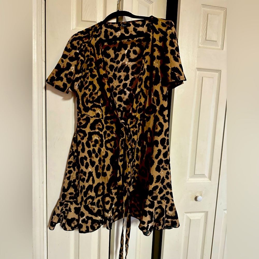 Leopard wrap dress size large